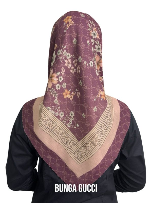 Hijab Segiempat Motif Bunga Gucci