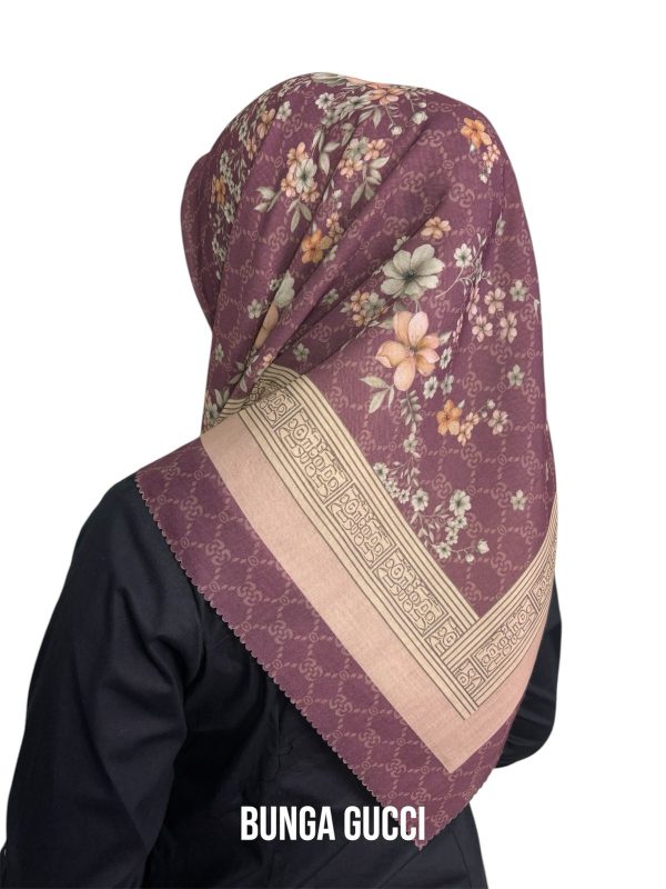 Hijab Segiempat Motif Bunga Gucci - Image 2