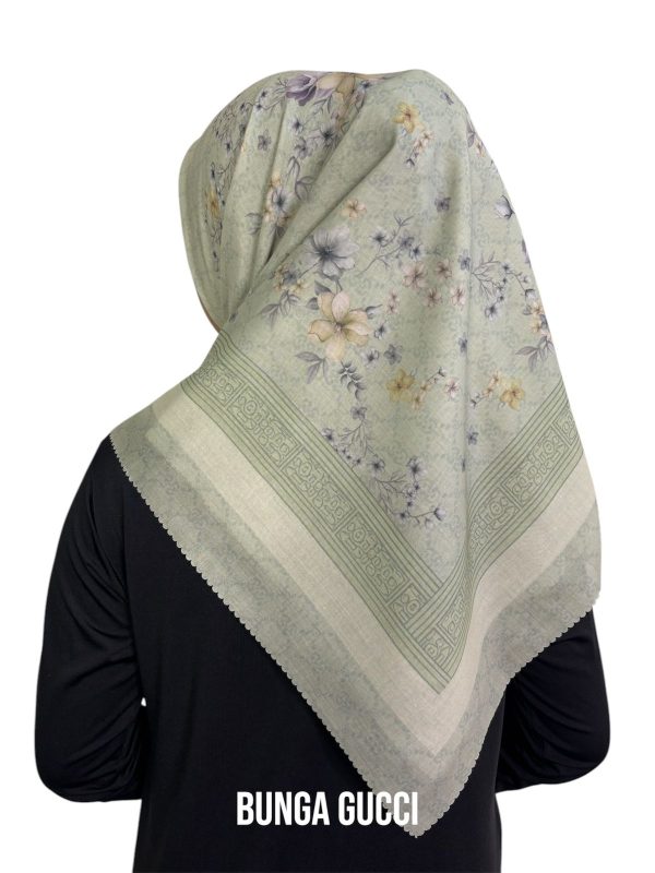 Hijab Segiempat Motif Bunga Gucci - Image 6