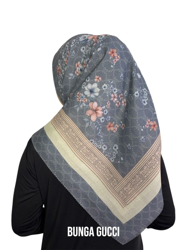 Hijab Segiempat Motif Bunga Gucci - Image 9