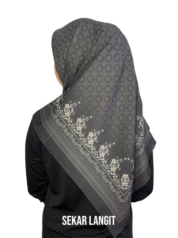 Hijab Segiempat Motif Sekar Langit - Image 14