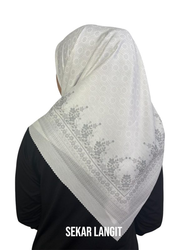 Hijab Segiempat Motif Sekar Langit - Image 17