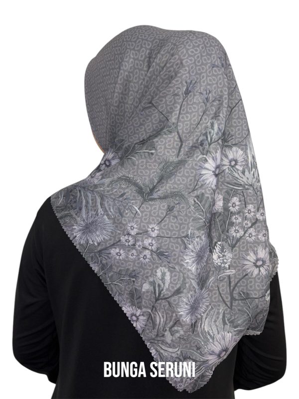 Hijab Segiempat Motif Bunga Seruni - Image 15