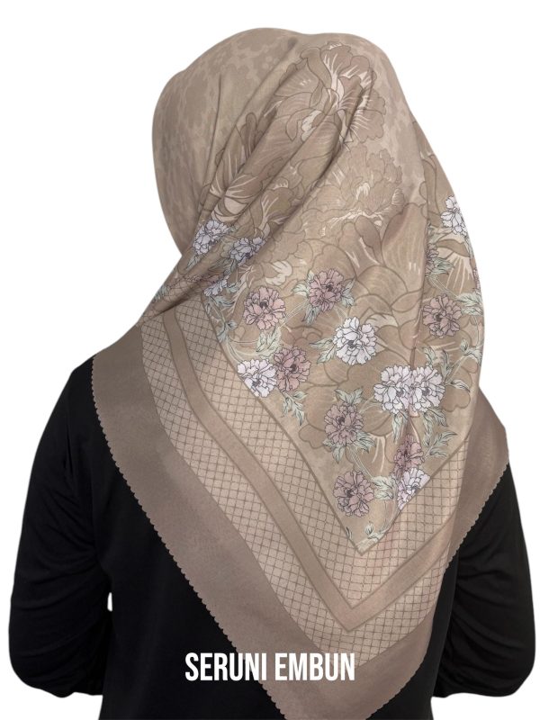 Hijab Segiempat Motif Seruni Embun - Image 14