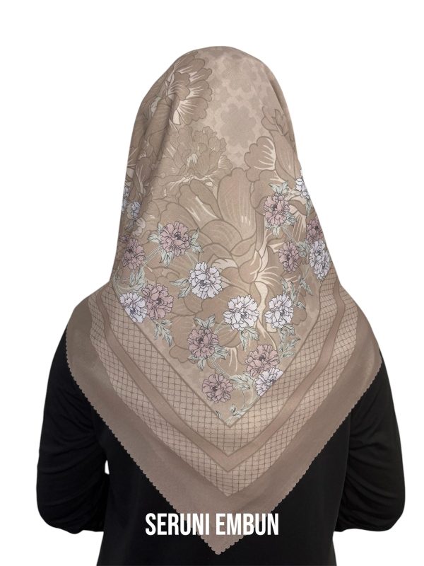 Hijab Segiempat Motif Seruni Embun - Image 15