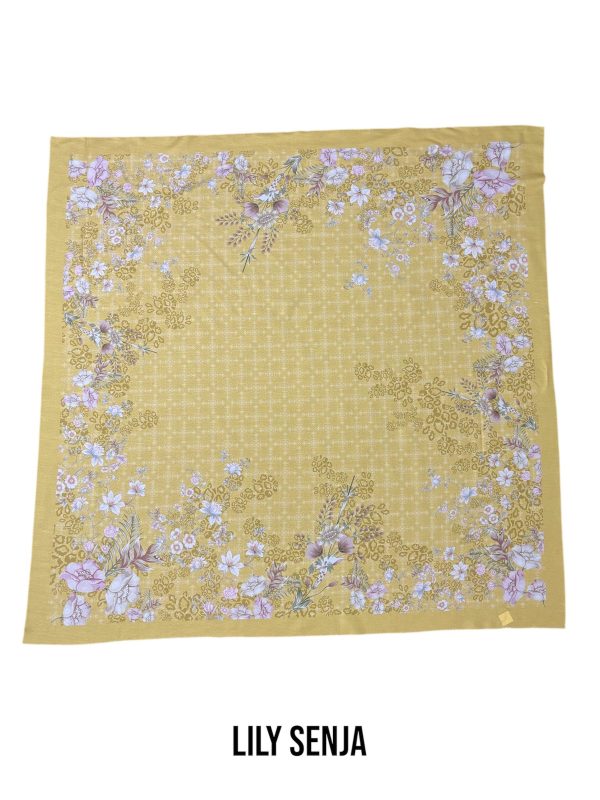 Hijab Segiempat Motif Lily Senja - Image 4