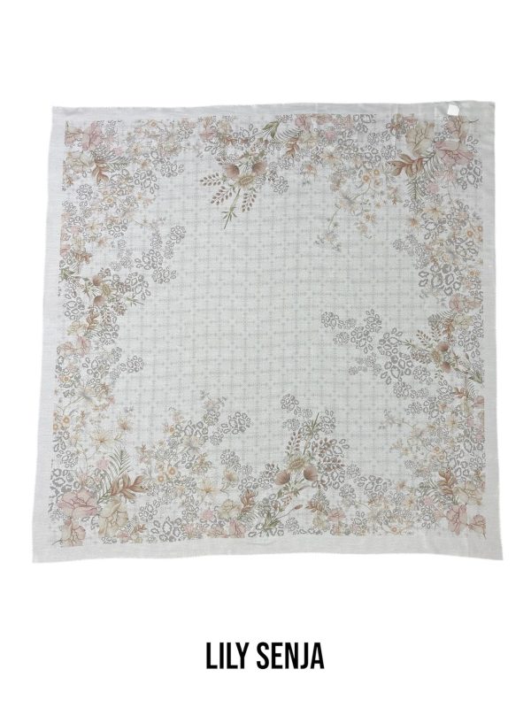 Hijab Segiempat Motif Lily Senja - Image 7