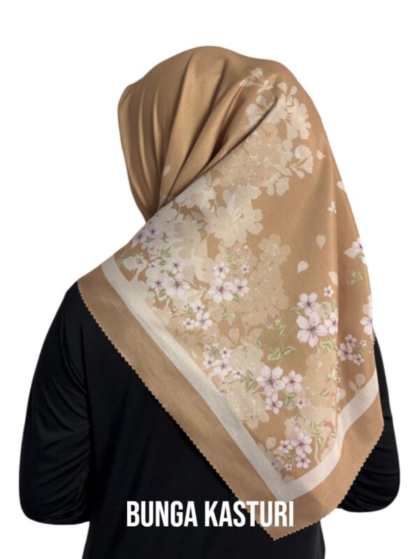 Hijab Segiempat Motif Bunga Kasturi - Image 8