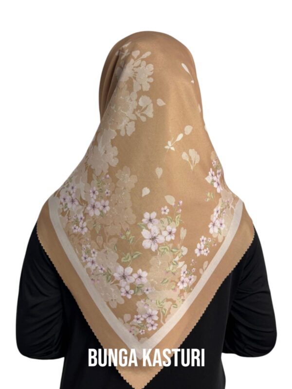 Hijab Segiempat Motif Bunga Kasturi - Image 9