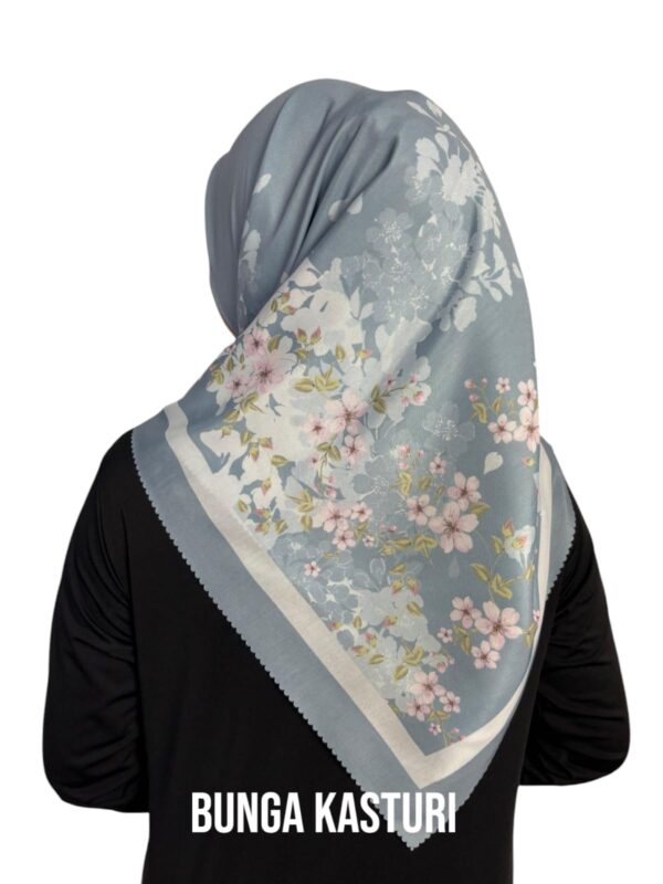 Hijab Segiempat Motif Bunga Kasturi - Image 11