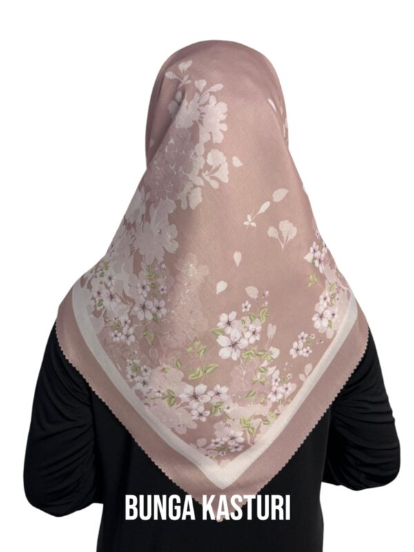 Hijab Segiempat Motif Bunga Kasturi - Image 15