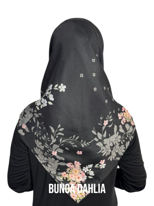 Hijab Segiempat Motif Bunga Dahlia