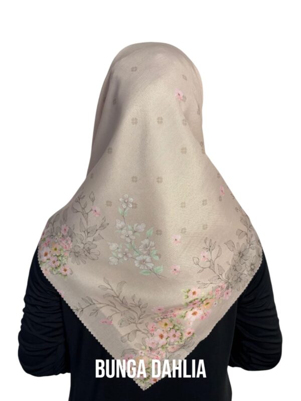 Hijab Segiempat Motif Bunga Dahlia - Image 15