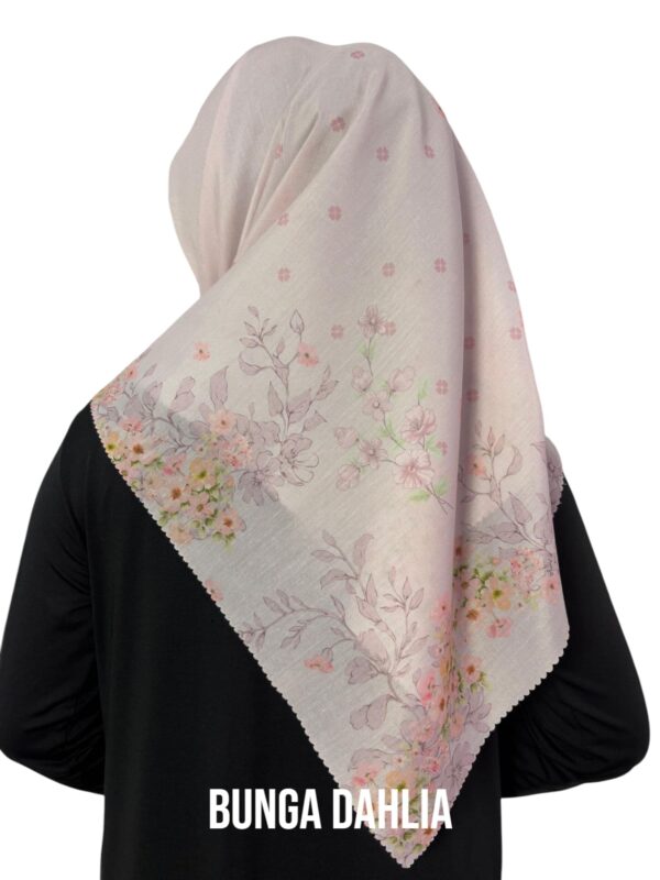 Hijab Segiempat Motif Bunga Dahlia - Image 17