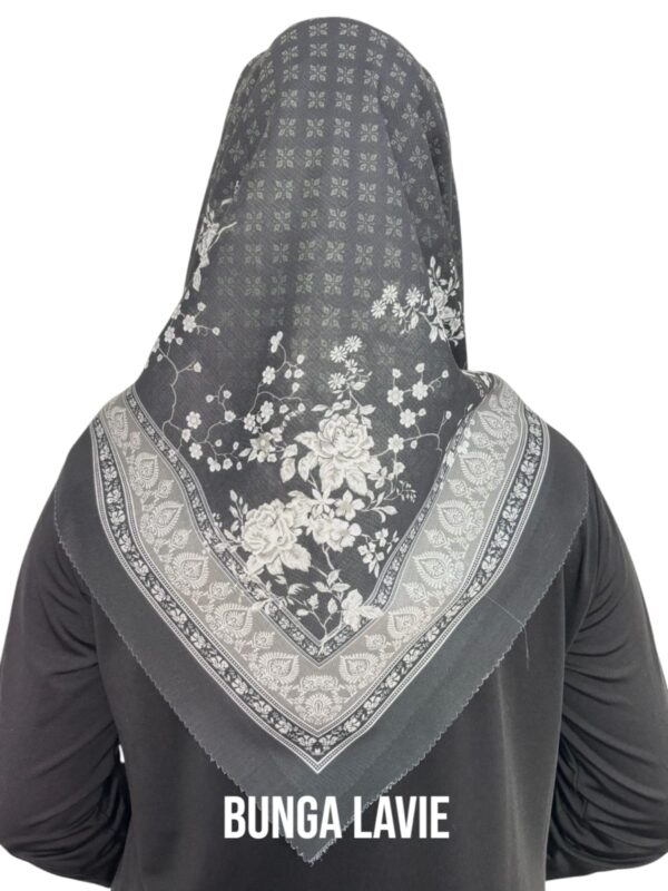 Hijab Segiempat Motif Bunga Lavie - Image 6