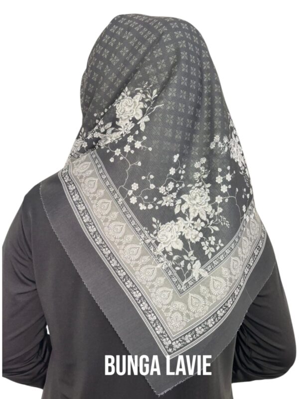 Hijab Segiempat Motif Bunga Lavie - Image 5