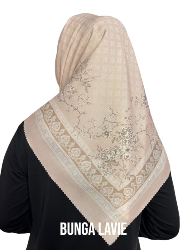 Hijab Segiempat Motif Bunga Lavie - Image 11
