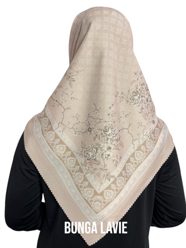 Hijab Segiempat Motif Bunga Lavie - Image 12