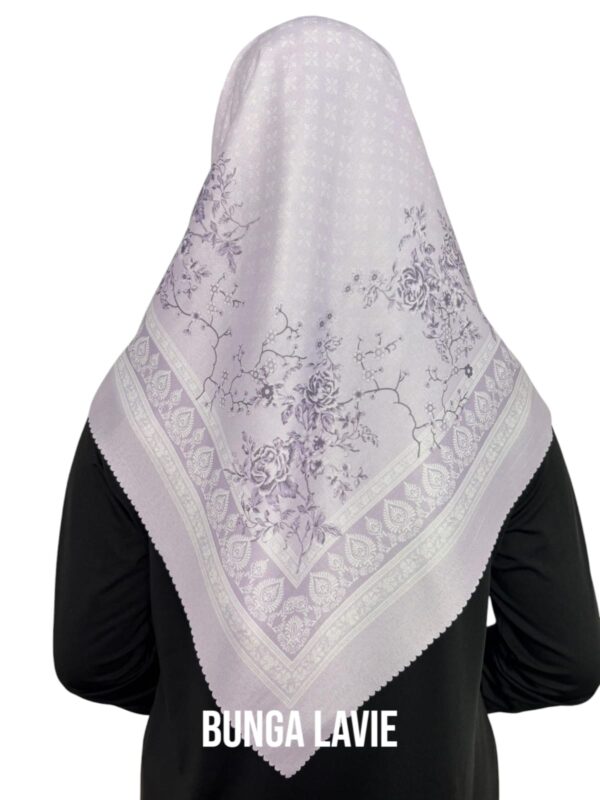 Hijab Segiempat Motif Bunga Lavie - Image 15