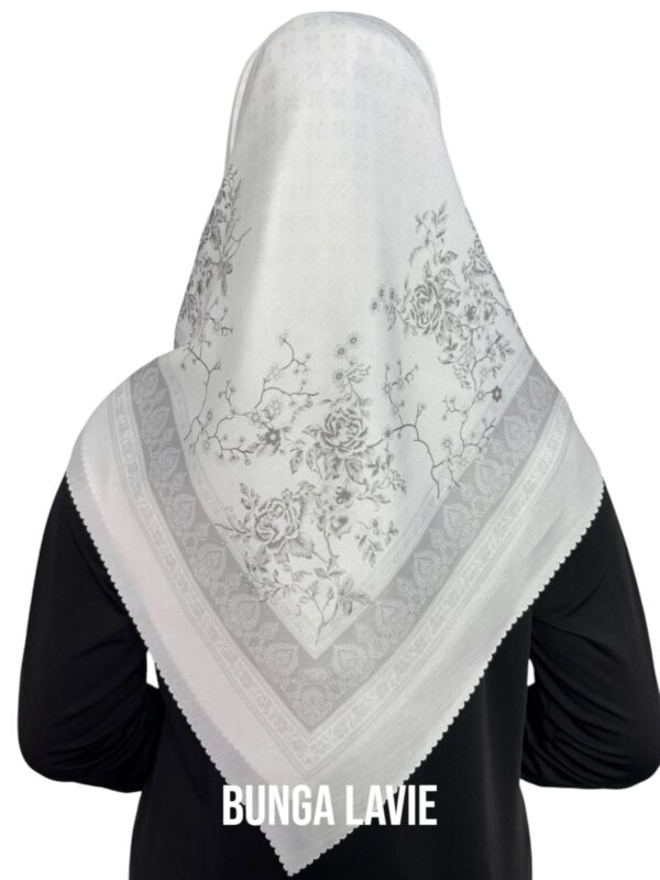 Hijab Segiempat Motif Bunga Lavie - Image 18