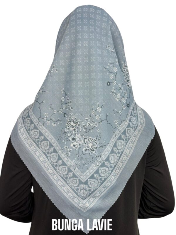 Hijab Segiempat Motif Bunga Lavie