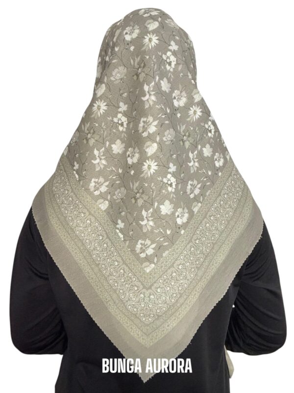 Hijab Segiempat Motif Bunga Aurora - Image 3
