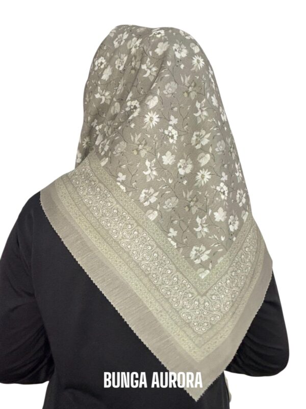 Hijab Segiempat Motif Bunga Aurora - Image 2