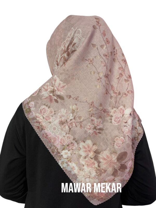 Hijab Segiempat Motif Mawar Mekar - Image 5