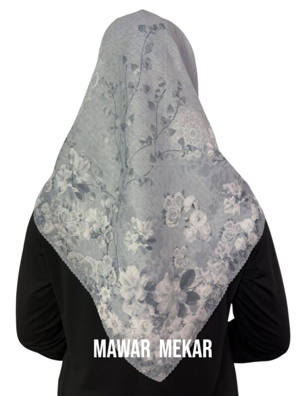 Hijab Segiempat Motif Mawar Mekar - Image 9