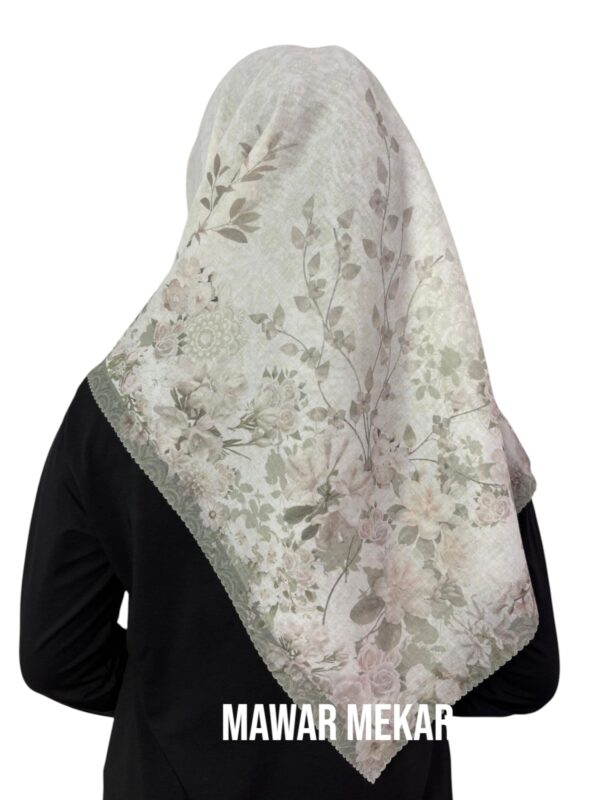 Hijab Segiempat Motif Mawar Mekar - Image 17